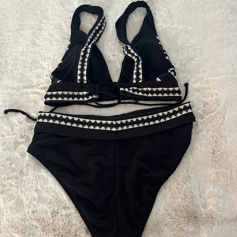 Robin Piccone bikini
Small - Picture 2 of 3
